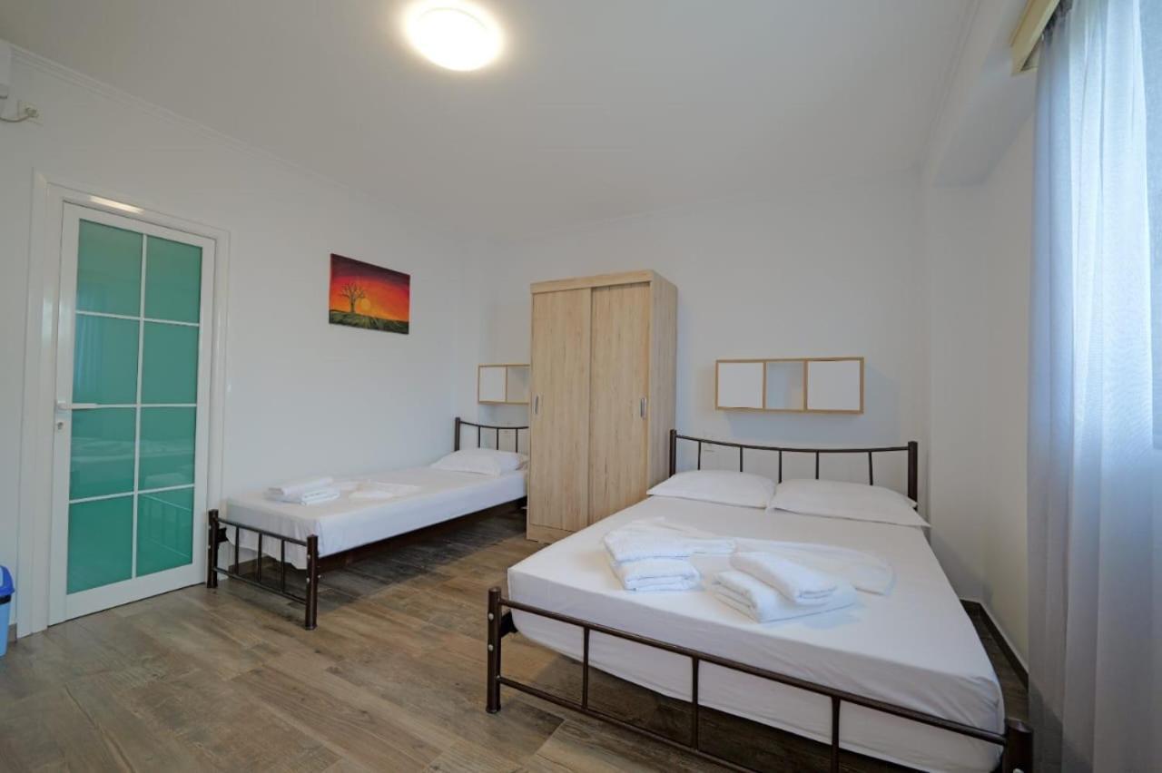 Eduard Lagji Apartament Lukovë 객실 사진