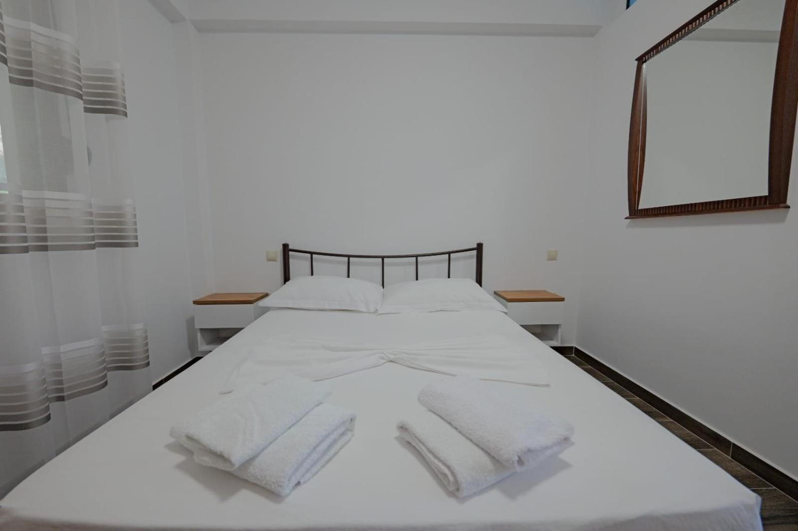 Eduard Lagji Apartament Lukovë 객실 사진